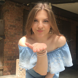 Meet your Posher, Chloe